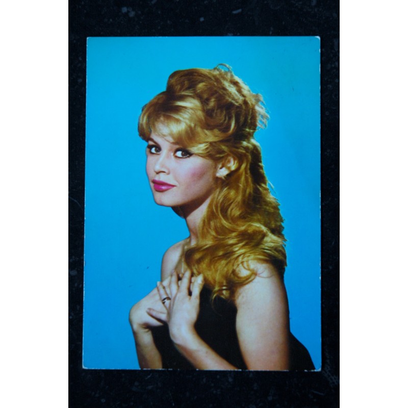 BRIGITTE BARDOT CP Editions P.I. Photo Sam-Levin  Carte postale  8,5 x 14