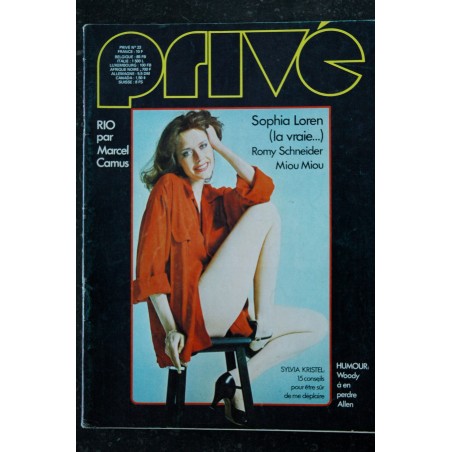 PRIVE  27 1976/01 40 pages de photos pleine page 22 filles au soleil