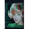 ELLE   886  14 déc.1962 - Sylvie Vartan Cover - Sami Frey - Les nouvelles tenues de nuit  - 180 pages FASHION VINTAGE