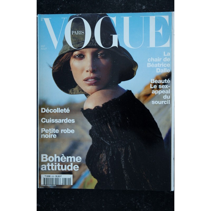 VOGUE 820 aout 2001 Bohème attitude Décolleté Cuissardes Petite robe noire Béatrice Dalle Beauté