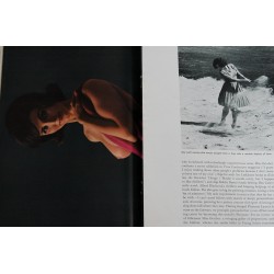 PLAYBOY US 1962 10 OCTOBER INTERVIEW PETER SELLERS VARGAS PLAYMATE LAURA YOUNG + Suppléments