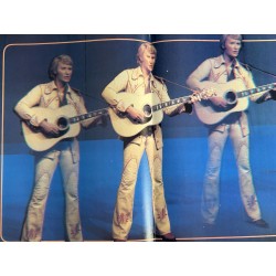 Super Bravo n° 10 - 1970 - Spécial Johnny Hallyday - 48 pages - Sylvie Vartan + Poster Johnny