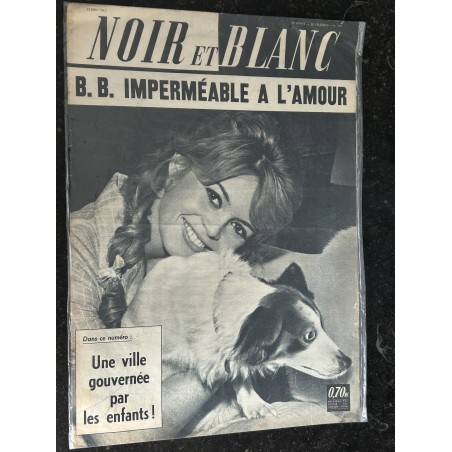 NOIR ET BLANC 903 - 22 juin 1962 - Brigitte Bardot - B.B. imperméable à l'amour